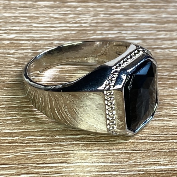 Men’s Black & Silvertone Signet Style Ring - Picture 7 of 10